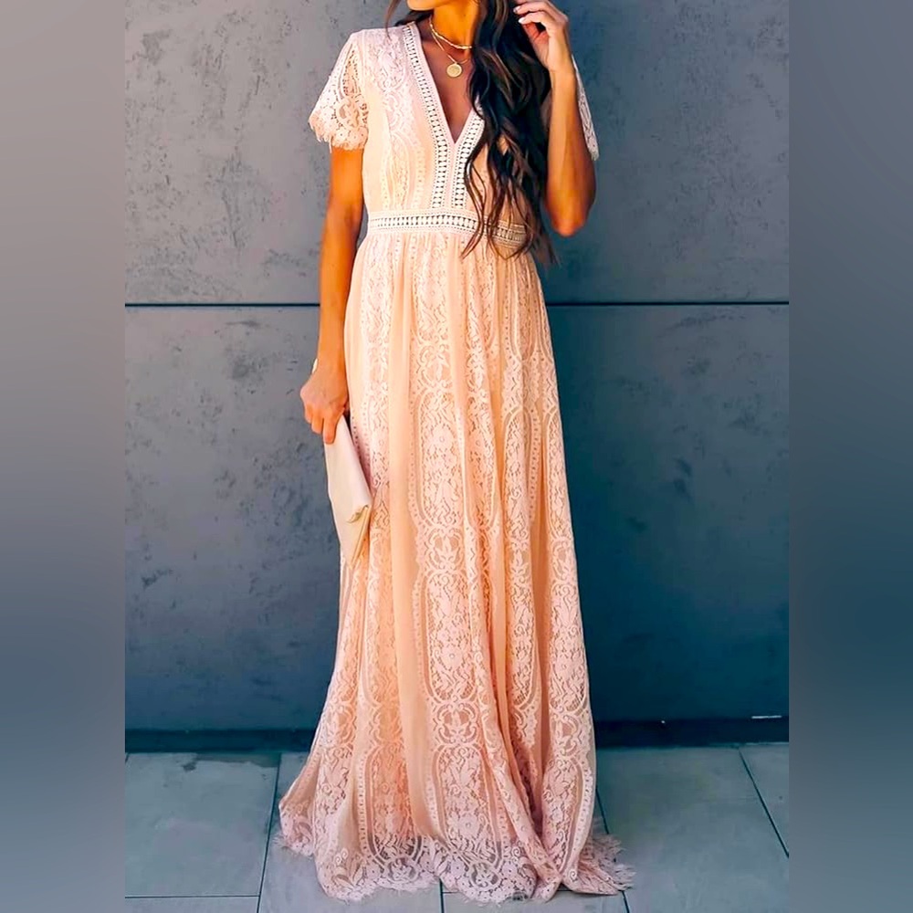 Pretty lace maxi dress! Can be worn casual or dressy!